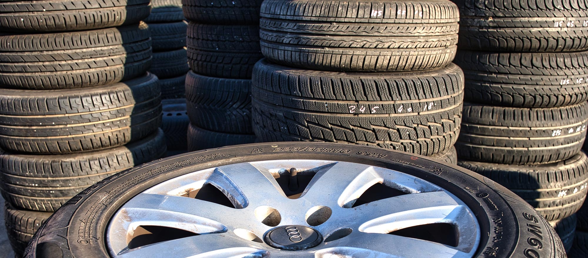 COMAUTO DEMOLIZIONI E RICAMBI Tyre change