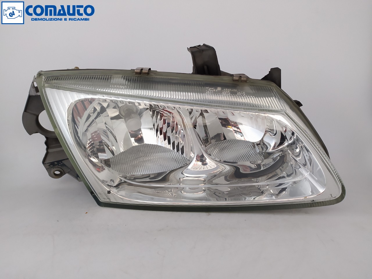 Faro ant dx NISSAN ALMERA