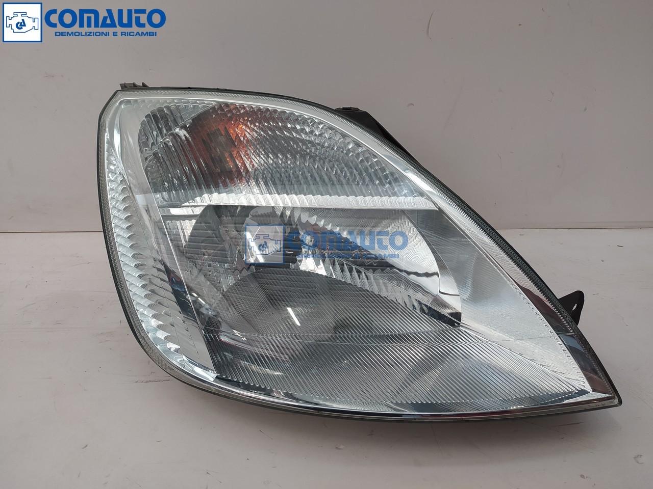 Faro ant dx FORD FIESTA