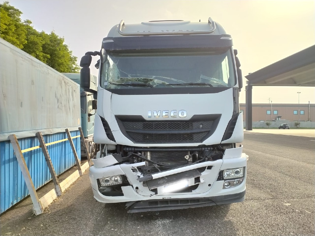 Auto completa per ricambi IVECO STRALIS