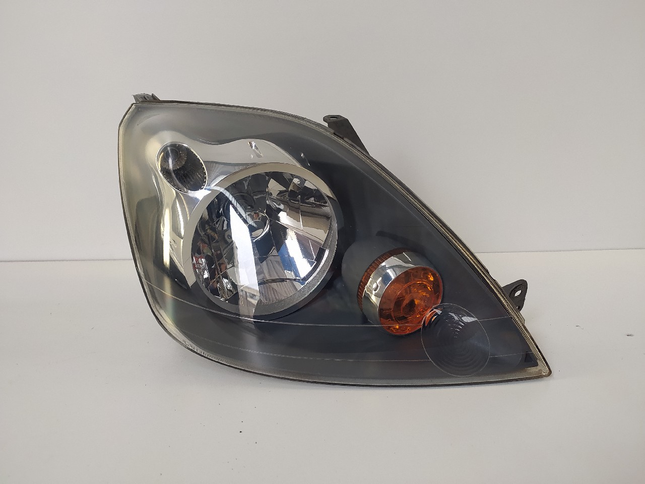 Faro ant dx FORD FIESTA