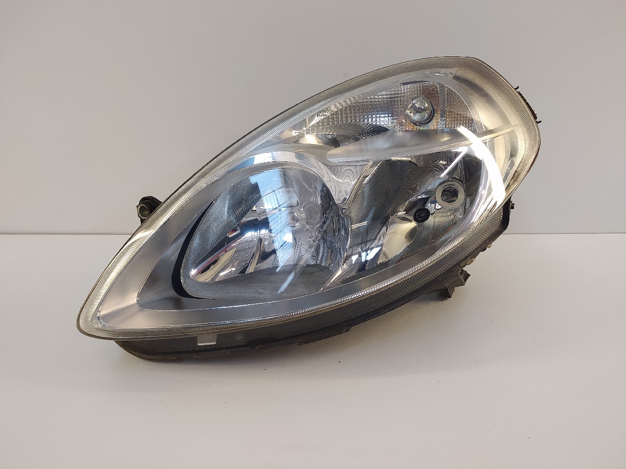 Faro ant sx LANCIA YPSILON