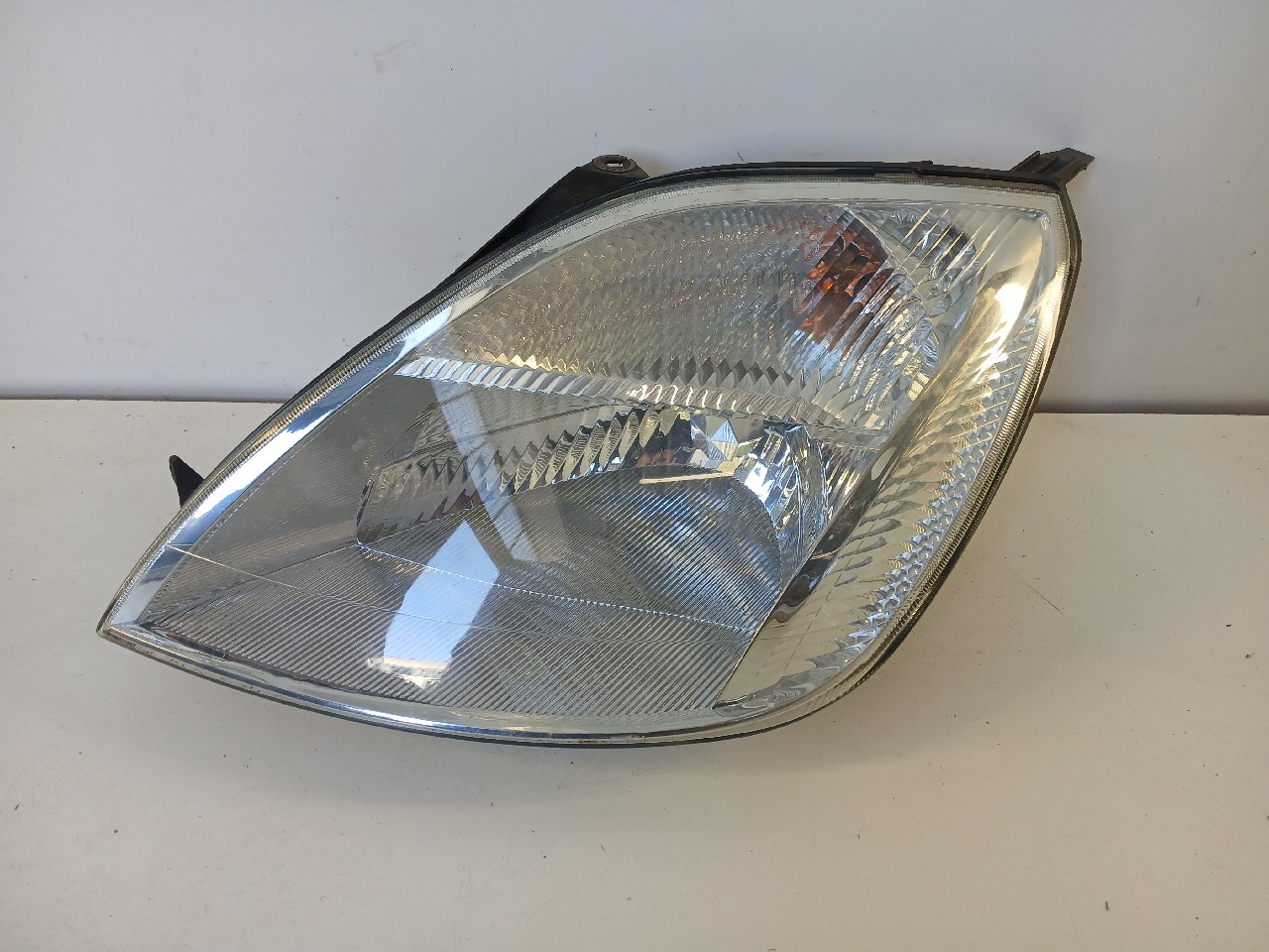 Faro ant sx FORD FIESTA