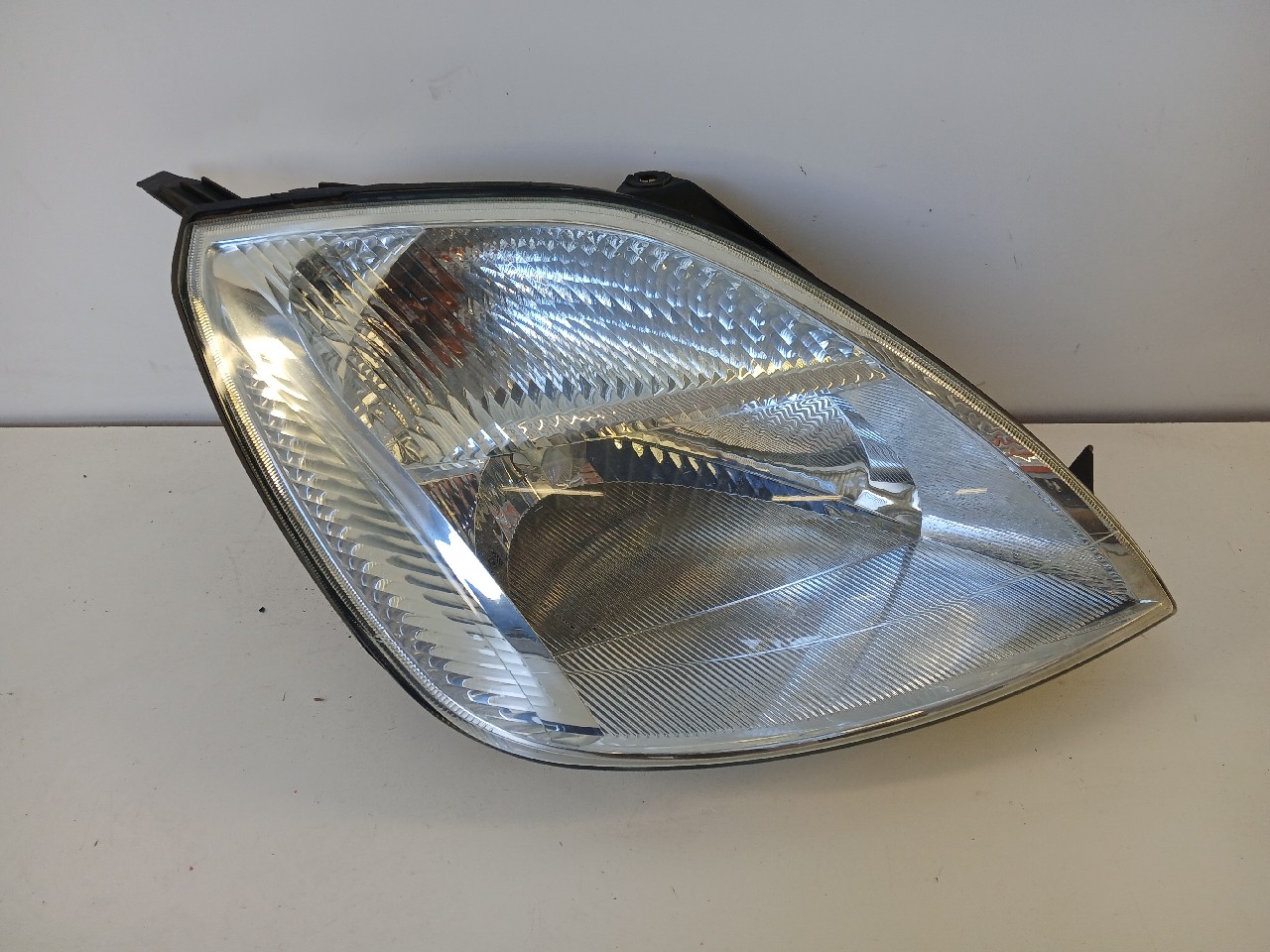 Faro ant dx FORD FIESTA
