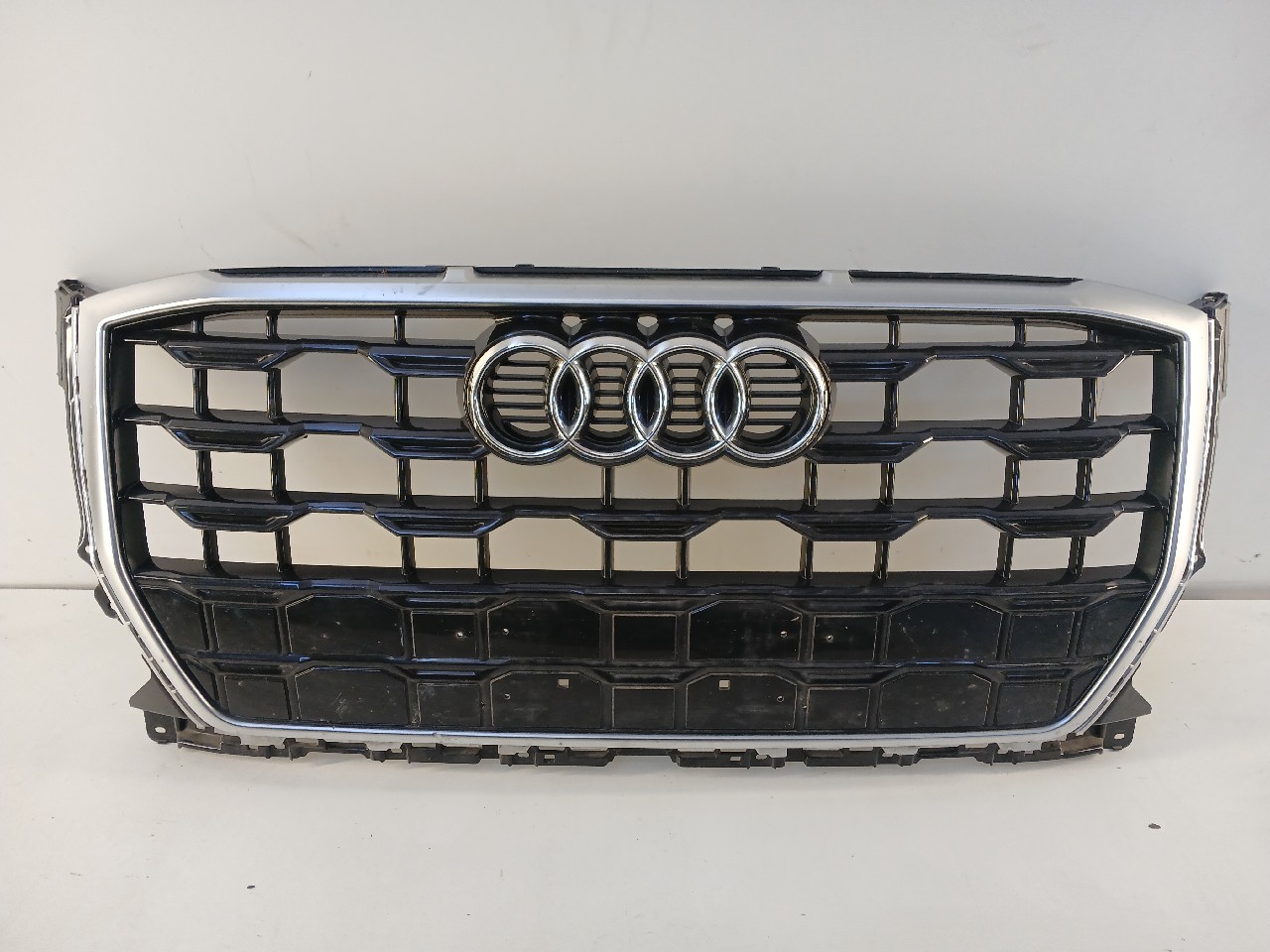 Griglia ant AUDI Q3