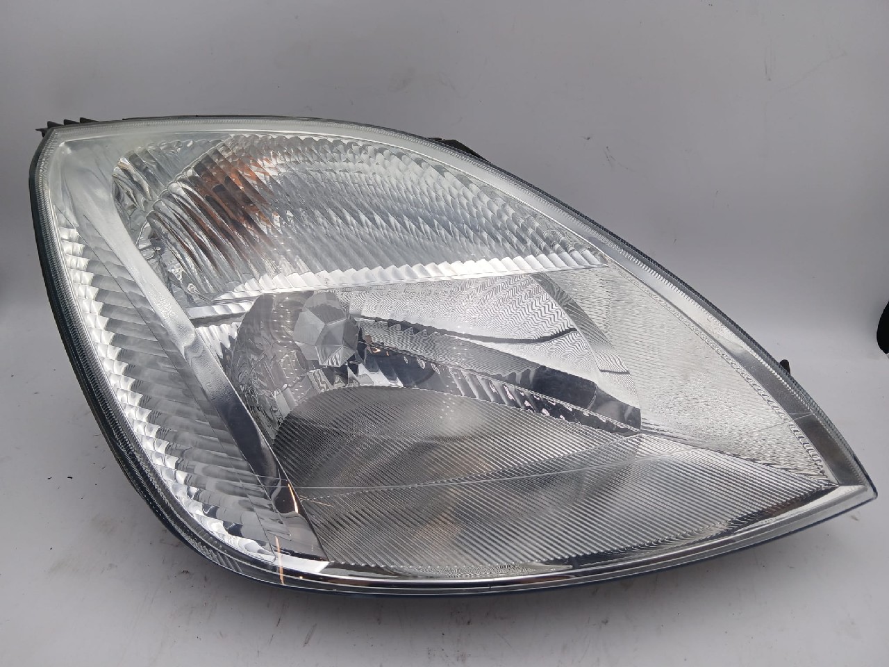 Faro ant dx FORD FIESTA