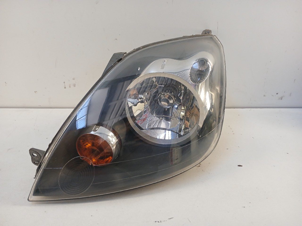 Faro ant sx FORD FIESTA