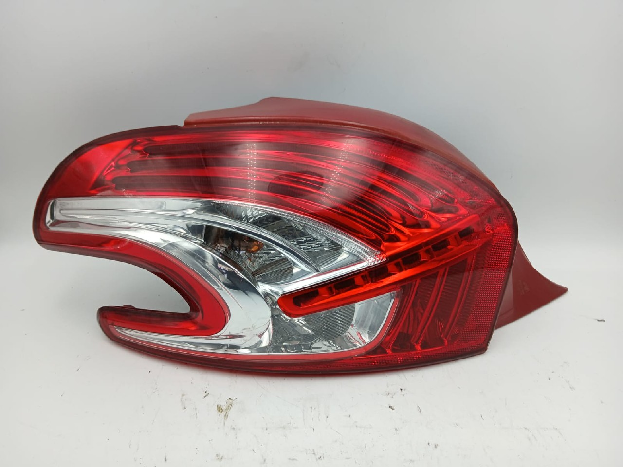Fanale post sx PEUGEOT 208