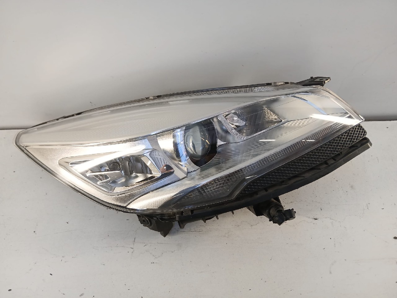 Faro ant dx FORD KUGA