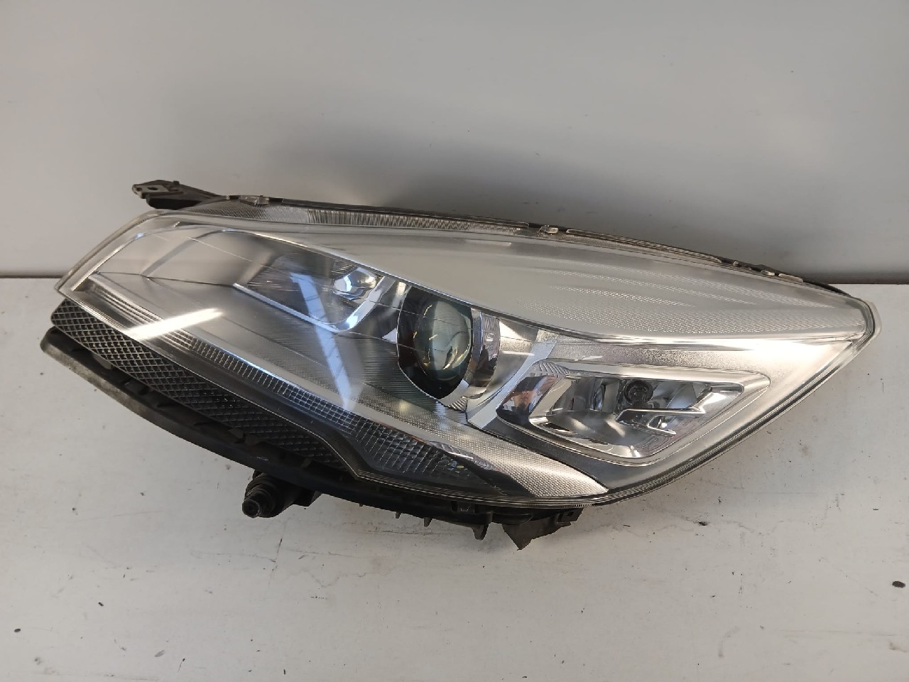Faro ant sx FORD KUGA