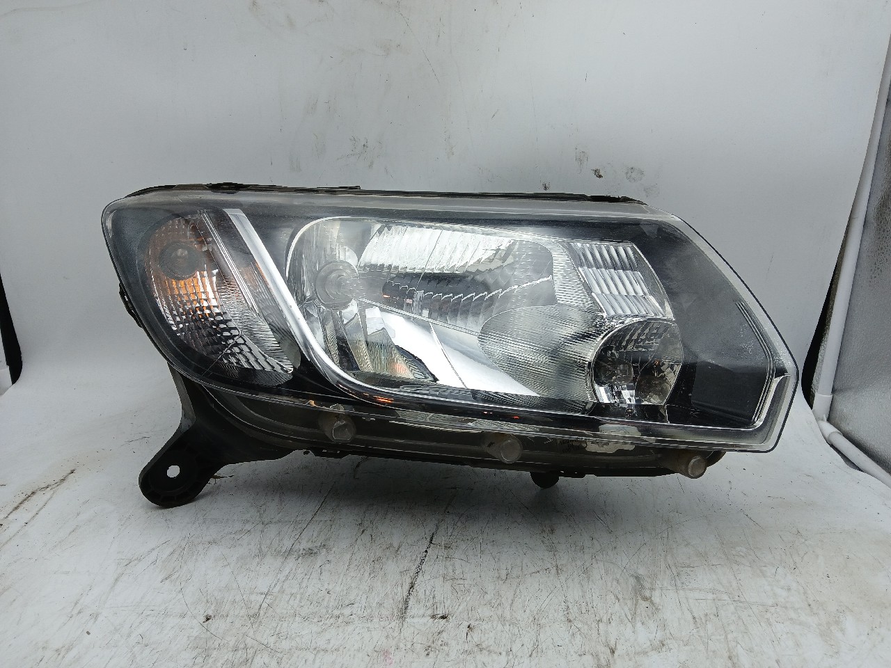 Faro ant dx DACIA SANDERO
