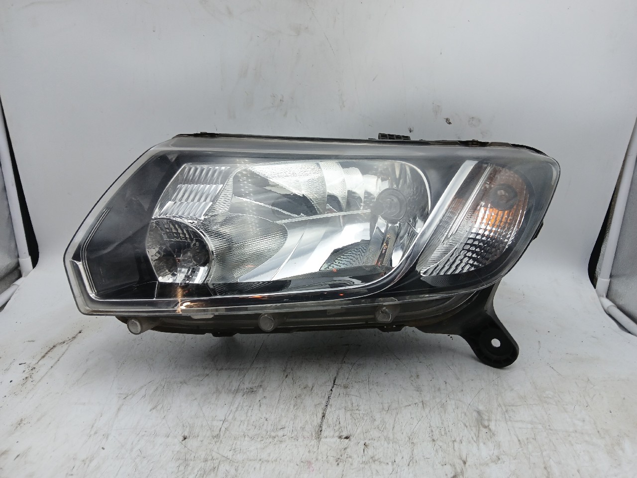 Faro ant sx DACIA SANDERO