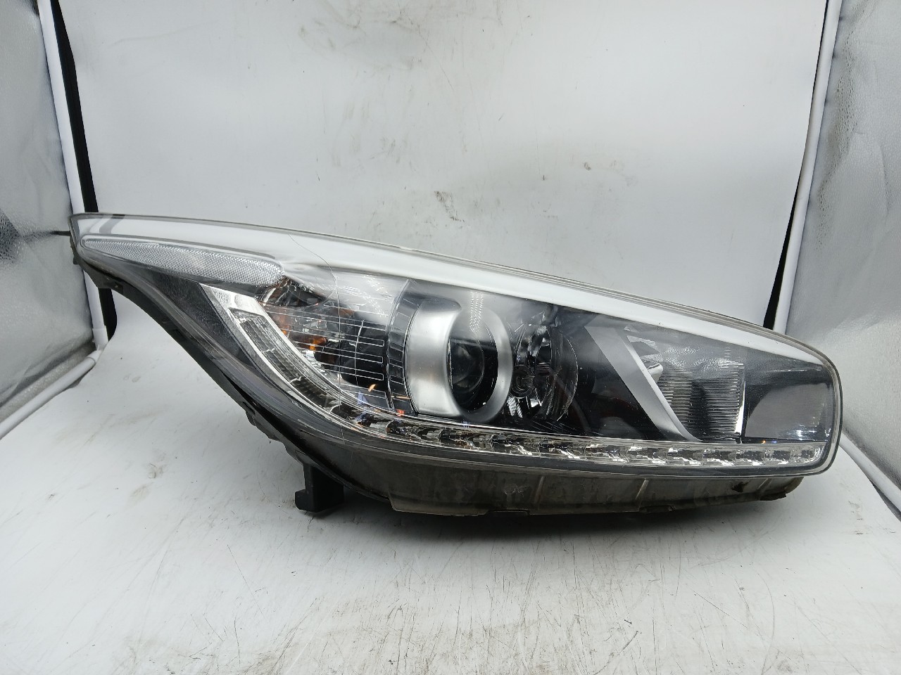 Faro ant dx KIA CEE'D