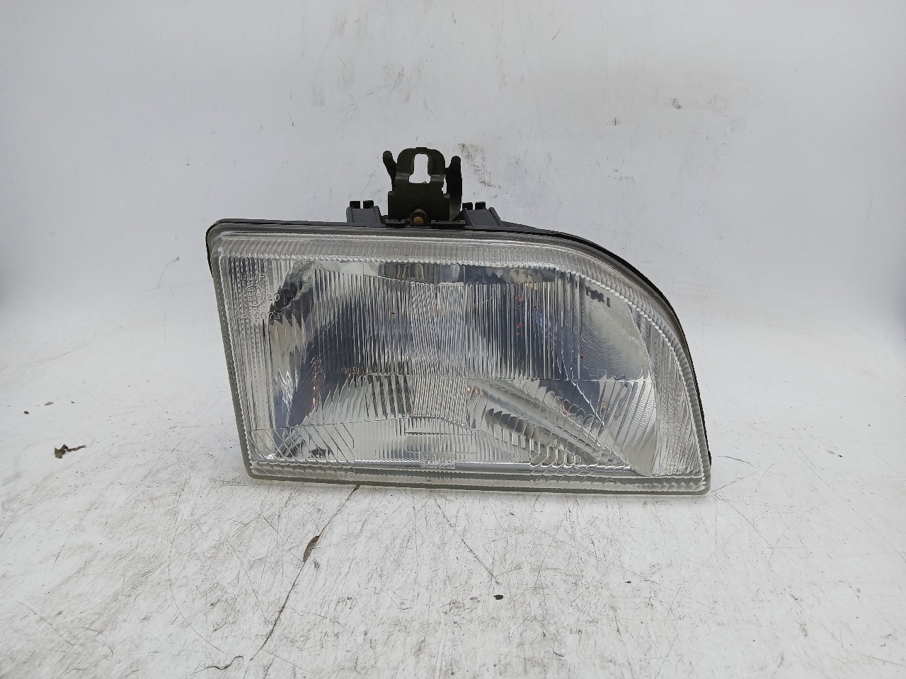 Faro ant dx FORD FIESTA