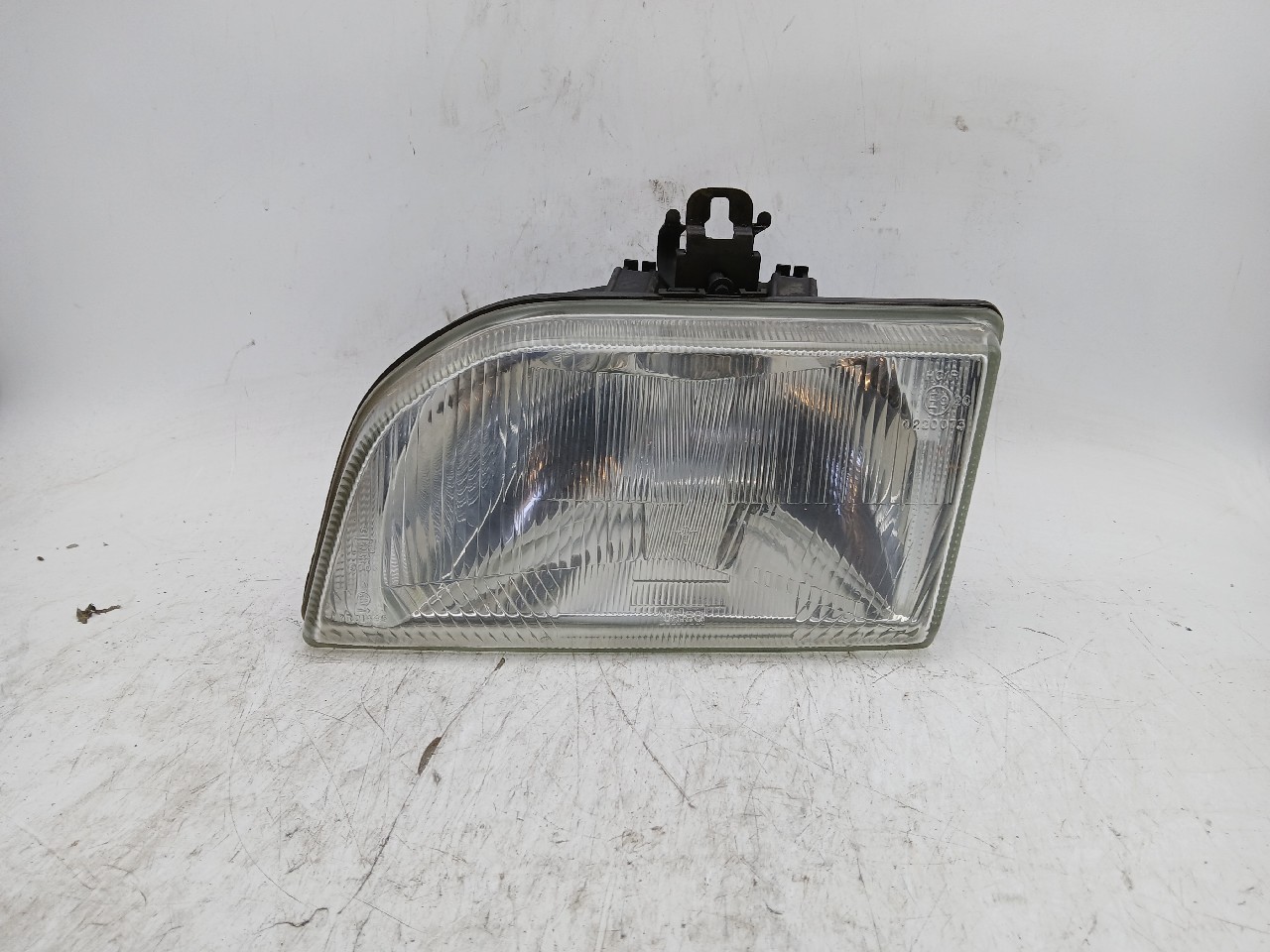 Faro ant sx FORD FIESTA