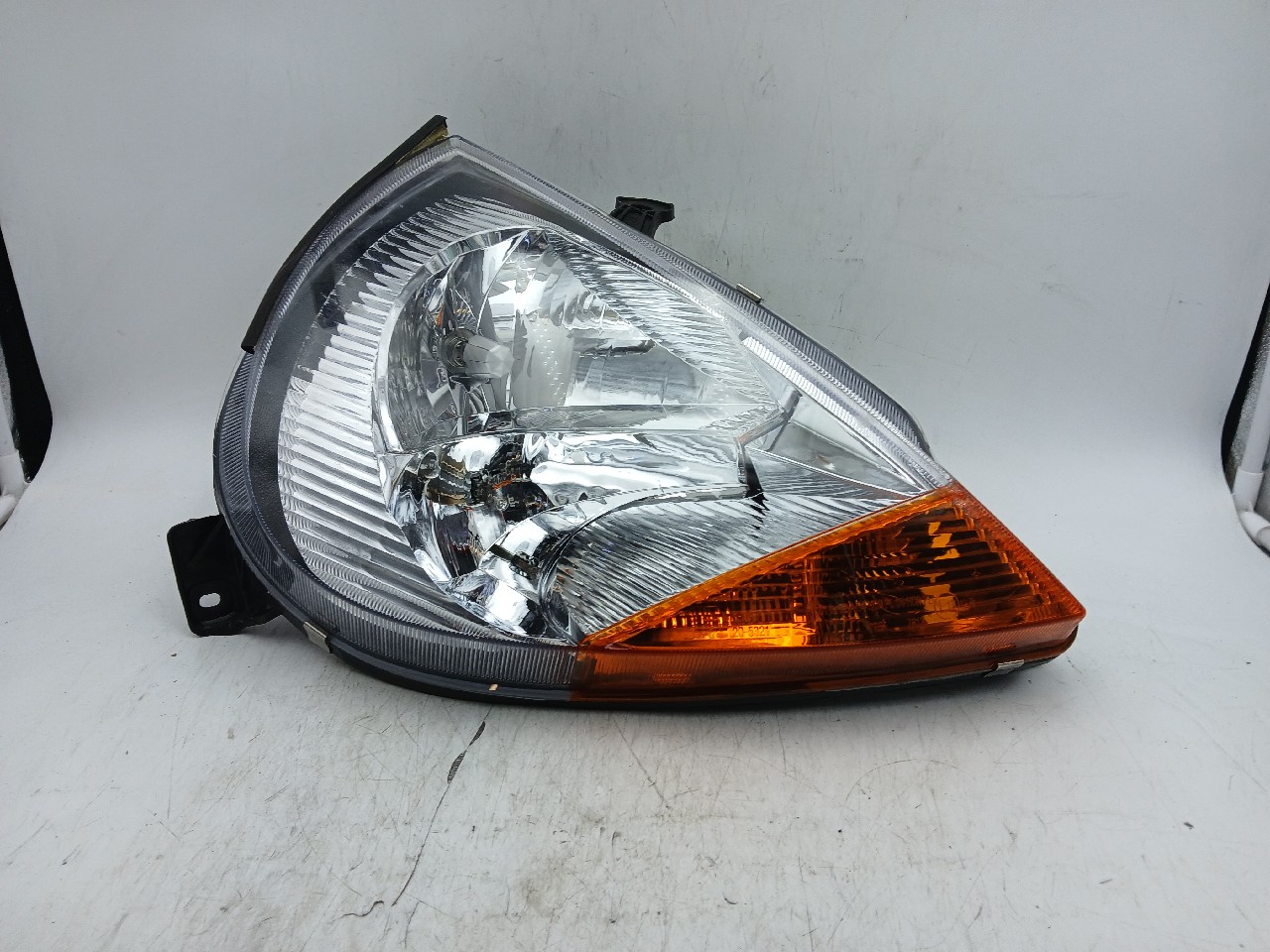 Faro ant dx FORD KA